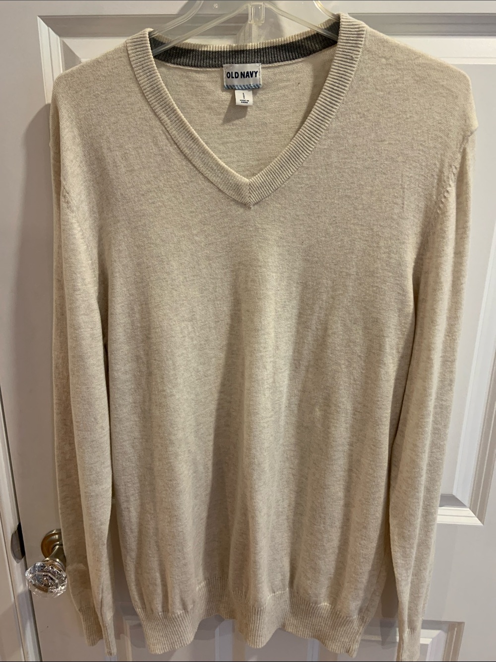 Old Navy Men's V-Neck Sweater in Light Beige